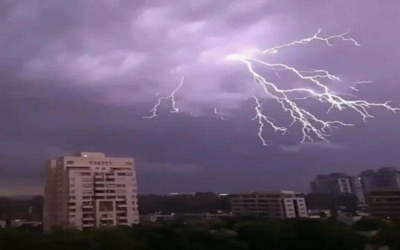 الأرصاد تحذر من أمطار رعدية وبرق تضرب هذه المناطق